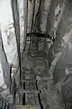 Kraggewölbe der zentralen Kammer mit einem der Holzbalken
