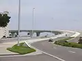 Fahrbahnen der Brücke