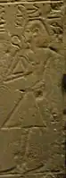 Darstellung Menkauhors auf einem Relief aus dem Grab des Thuthu in Sakkara (Louvre, Paris)