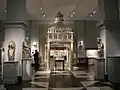 Saal mit italienischem Ziborium von ca. 1150