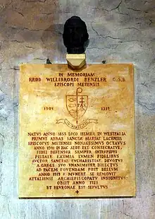 Metzer Bischofsgrablege, Gedenktafel für Bischof Willibrord Benzler
