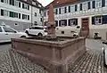 Als „Brunnen am Marktplatz von Löchingen“ diente der Metzgerbrunnen in Gernsbach