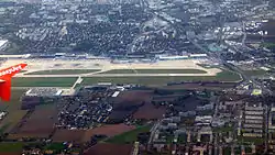 Blick auf Meyrin, Mategnin, Cointrin mit Flughafen Genf