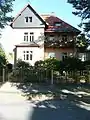 Mietvilla mit rückwärtiger Gartenlaube