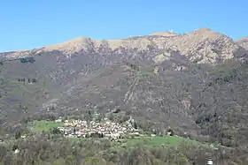 Miglieglia unterhalb des Monte Lema