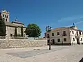 Großer Platz mit der Kirche Mariä Himmelfahrt und dem Rathaus