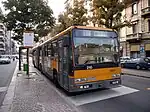 Mailand: Obus mit blauem Provinz-Kenn­zeichen