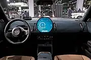 Armaturentafel mit rundem Touchscreen