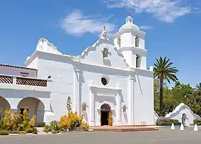 Mission San Luis Rey de Francia (Frontfassade der Kirche, 2022)