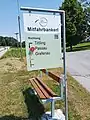 Mitfahrbankerl bei Rothau im Bayerischen Wald. Mit Auswahlmöglichkeit der gewünschten Fahrrichtung.