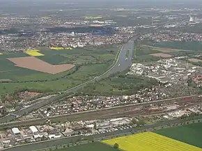 Mitte links: WSA-Hafen LohndeVorne unten: Werft- und Yachthafen LohndeBildmitte: Chemielände Honeywell