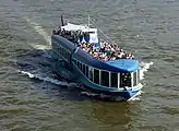 Die Moby Dick unterhalb der Deutzer Brücke in Köln (Juli 2013)