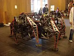 Kinetisches Kunstwerk – Mondo Spider