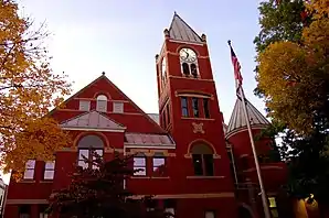 Das Monongalia County Courthouse in Morgantown, seit 1985 im NRHP gelistet
