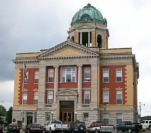 Das Monroe County Courthouse in Woodsfield, gelistet im NRHP mit der Nr. 80003168