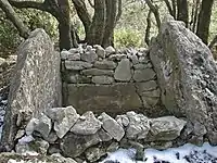 Dolmen von Riens Seitenansicht der Kammer