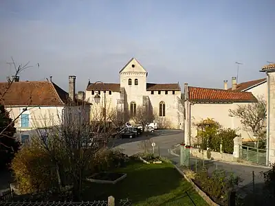 Die Kirche im Ortskern von Monsec
