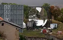 Der 50 kW Prototyp eines Solarschmelzofens von Félix Trombe