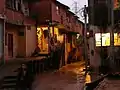 Monte Azul bei Nacht: Durch die Urbanisierung wurden alle Wege betoniert und Regen verursacht keine Schlammlawinen mehr.