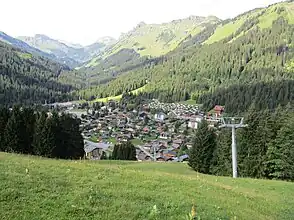 Blick ins Val de Morgins mit dem Ferienort Morgins.