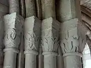 Kapitelle im Chorumgang