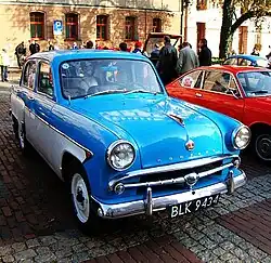 Moskwitsch-407 von 1959, noch vor der Überarbeitung des Kühlergrills (2010)