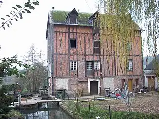 Wassermühle am Flüsschen Héron