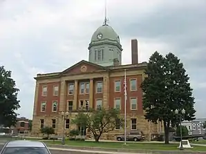 Das Moultrie County Courthouse in Sullivan, seit 1995 im NRHP gelistet