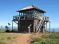 Der im Zuge des Feuers zerstörte historische Mt. Harkness Fire Lookout auf einem Bild aus dem Jahr 2009