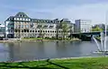 Blick auf das ehemalige Stadtbad und die Schlossbrücke. Im Zuge von Ruhrbania wurde das Gebäude in Palais am Stadtkai umbenannt und beherbergt nun Eigentumswohnungen.