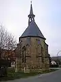 Die spätgotische Dreifaltigkeitskapelle am südöstlichen Ortsrand