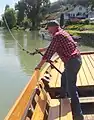 Der Schwenkhebel wird vor dem Start Richtung Abfahrtssteg umgelegt.