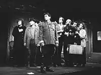 Foto von der Aufführung des Narrentanzes (als Mumraj). Theater Činoherní klub Prag im Jahre 1991 (Das Ende des Schauspieles).