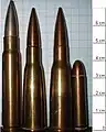 v. l. n. r.: 7,92 × 57 mm, 2 × 8 × 50 mm R Lebel, .30 Carbine im Vergleich