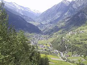 Murtal bei Muhr; links Hafnergruppe, rechts Niedere Tauern