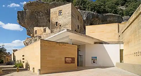 Les Eyzies-de-Tayac-Sireuil mit dem Musée national de Préhistoire
