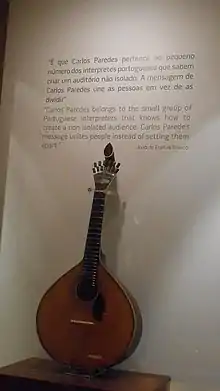 Ausgestellte Gitarre des Carlos Paredes