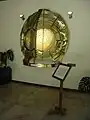 Fresnel-Linse des Leuchtturms im Museu de Marinha in Lissabon