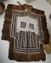 Fell-Satteldecke im Museum für Völkerkunde in Leipzig