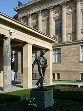 Kolonnadenhof und Nationalgalerie