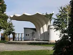 Musikpavillon „Kurmuschel“, Sassnitz(errichtet 1987, saniert 2018)