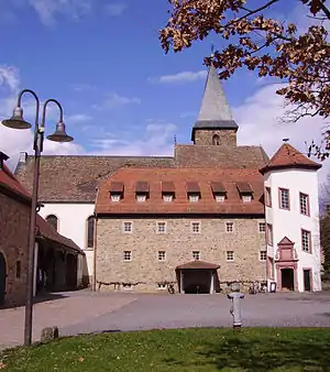 Nordwestteil, dahinter die alte Johanneskirche