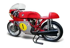 MV Agusta 500 Dreizylinder, später auf doppelte Scheibenbremsen (vorne) nachgerüstet