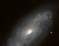 Abbildung der Struktur des Staubs und des ionisierten Wasserstoffs im zentralen Bereich mithilfe des Hubble-Weltraumteleskops