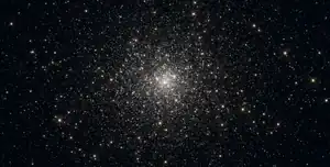 Aufnahme des Kugelsternhaufens NGC 6517 mithilfe des Hubble-Weltraumteleskops