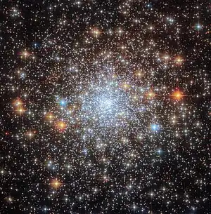 Aufnahme des Zentrums des Kugelsternhaufens mithilfe des Hubble-Weltraumteleskops