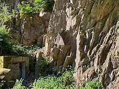 Felshang mit ehem. Sprengmittel-Bunker im NSG