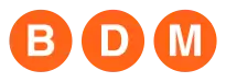 Drei Liniensymbole der Subway: B D M, alle als runde, orangefarbene Zeichen mit je einem weißen Großbuchstaben ausgeführt