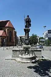 Rückseite mit Hundetränke.