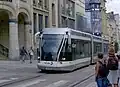 TVR der Linie 1 im Stadtzentrum: Abschnitt mit Oberleitung und Spurführung
